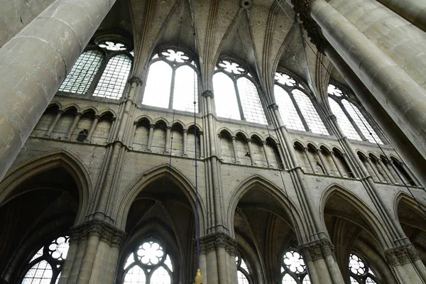 Reims, Ranska - heinäkuu 25 2016: Notre Dame katedraali — kuvapankkivalokuva