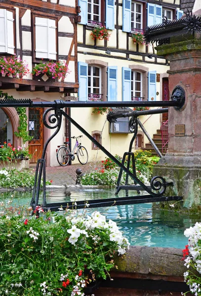 Eguisheim, France - july 23 2016 : historical village in summer — Stock Photo, Image