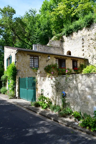 Auvers sur Oise, Frankrijk - augustus 14 2016: schilderachtig dorpje — Stockfoto