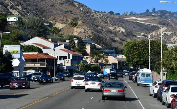 Malibu, California, USA - july 15 2016 : road between Malibu and — Stock Photo, Image