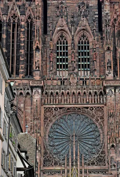Strasbourg; Franciaország - július 24 2016: Notre Dame-katedrális — Stock Fotó