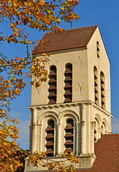 Verneuil sur Seine; France - october 16 2016 : saint Martin chur — Stock Fotó