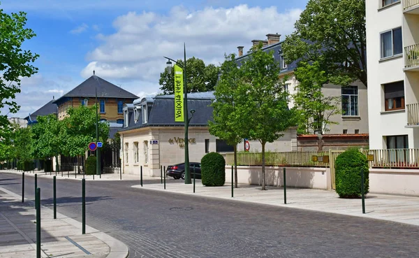 Epernay, France - july 26 2016 : Avenue de Champagne — Stockfoto