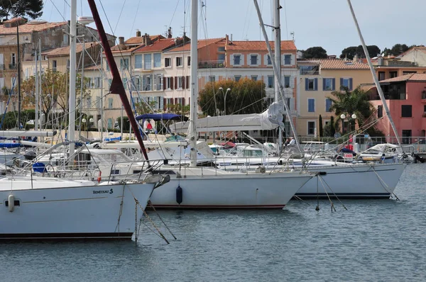 Sanary sur Mer, Francia - 20 aprile 2016: la pittoresca città — Foto Stock