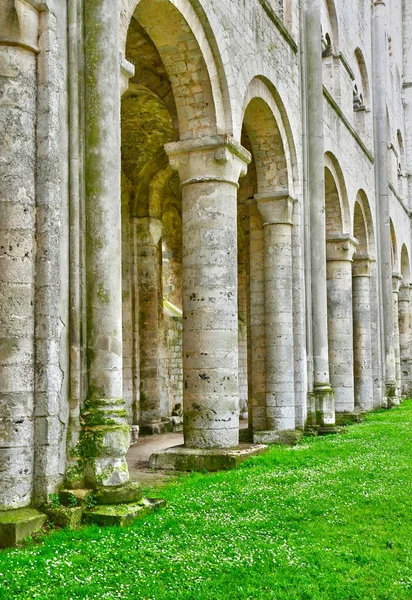 Jumieges, Frankrike - juni 22 2016: Saint Pierre abbey — Stockfoto