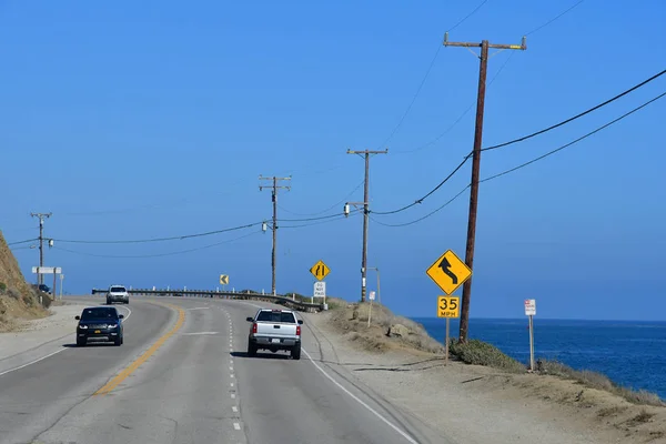 Santa Monica, Califórnia, EUA - 15 de julho de 2016: estrada entre Sant — Fotografia de Stock