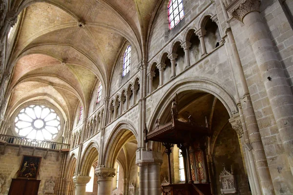 Auvers sur Oise, França - 14 de agosto de 2016: Notre Dame de l Asso — Fotografia de Stock