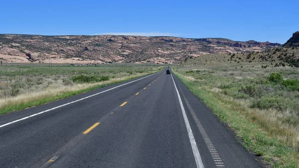 Arizona, EUA - 8 de julho de 2016: estrada entre Monument Valley e Fl — Fotografia de Stock