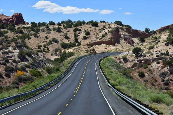 Arizona, USA - 8 luglio 2016: strada tra Monument Valley e Pa — Foto Stock