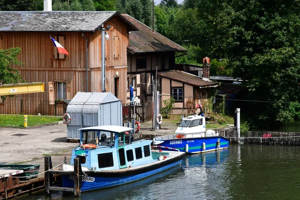 Strasbourg, France - july 24 2016 : boat near European Parliamen — Stock Photo, Image