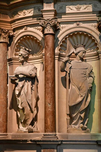 Reims, Francia - 26 de julio de 2016: Basílica de San Remi — Foto de Stock