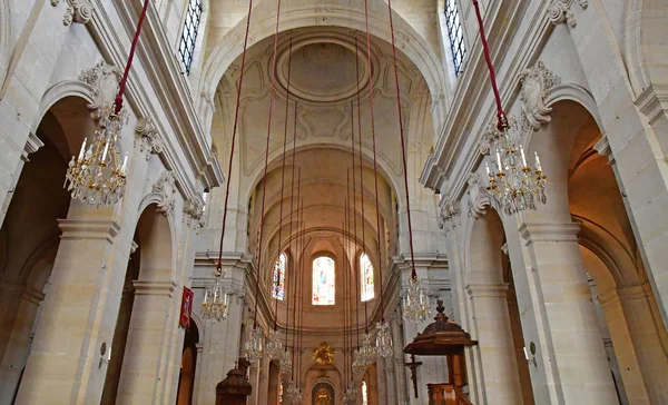 Versalles, Francia - 13 de agosto de 2016: Catedral de San Luis — Foto de Stock