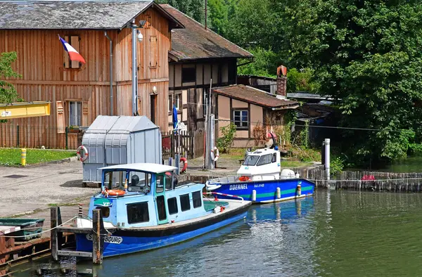 Strasbourg, France - july 24 2016 : boat near European Parliamen — Stock Photo, Image