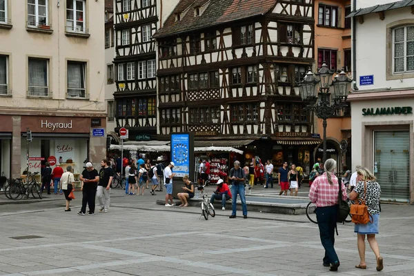 Estrasburgo, França - 24 de julho de 2016: pitoresco centro da cidade em — Fotografia de Stock