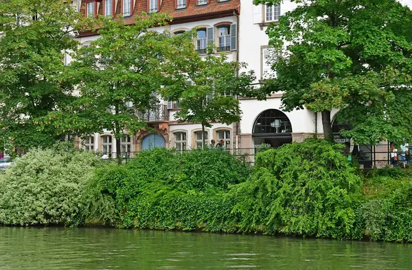 Strasbourg, Frankrijk - 24 juli-2016: centrum van de pittoreske stad in s — Stockfoto