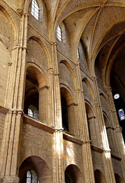 Reims, Frankrijk - 26 juli-2016: Basiliek van Saint Remi — Stockfoto