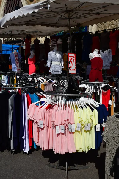 Versalles, Francia - 13 de agosto de 2016: pintoresco centro de la ciudad —  Fotos de Stock