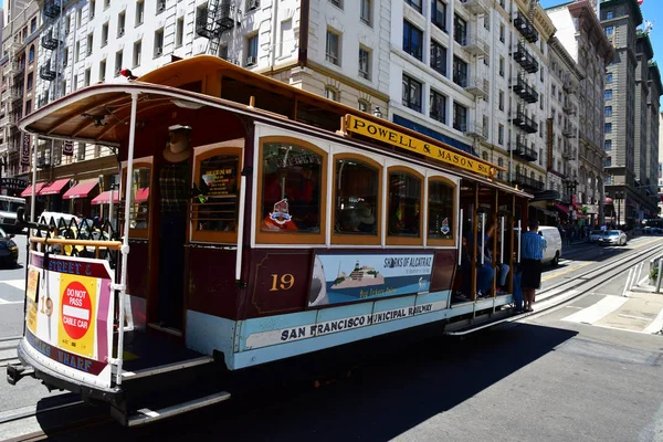 San Francisco; Estados Unidos - 13 de julio de 2016: el centro de la ciudad — Foto de Stock