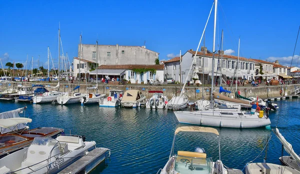 Saint Martin de Re, Francia - 25 de septiembre de 2016: pintoresco vil — Foto de Stock