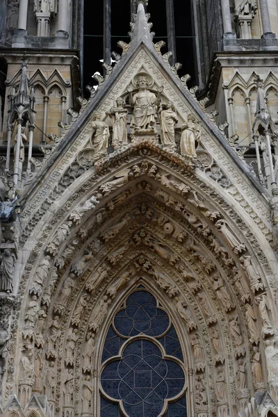 Reims, Francia - 25 de julio de 2016: Catedral de Notre Dame —  Fotos de Stock