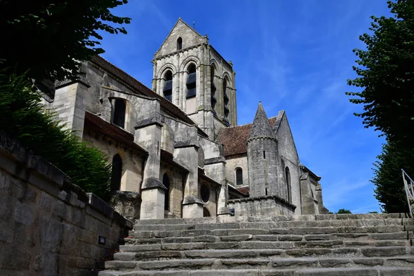 Auvers sur Oise, Frankrig - august 14 2016: Notre Dame de l Asso - Stock-foto