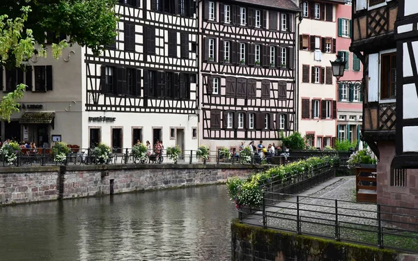 Strasbourg, Frankrijk - 22 juli-2016: het centrum van de pittoreske stad — Stockfoto