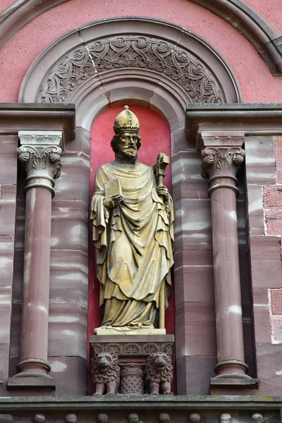 Eguisheim, França - 23 de julho de 2016: Igreja de São Leão — Fotografia de Stock