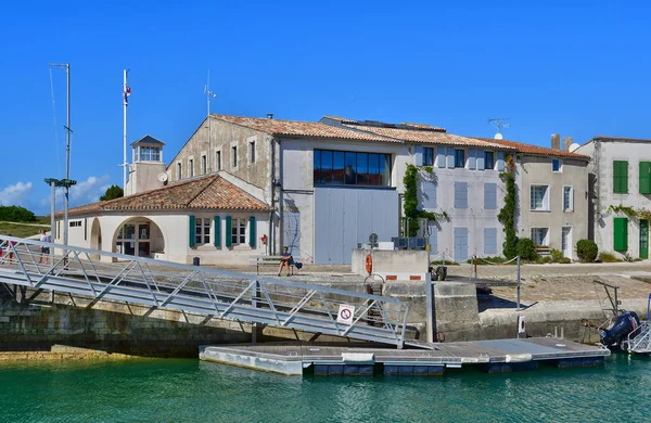 Saint Martin de Re, Francia - 25 de septiembre de 2016: pintoresco vil — Foto de Stock