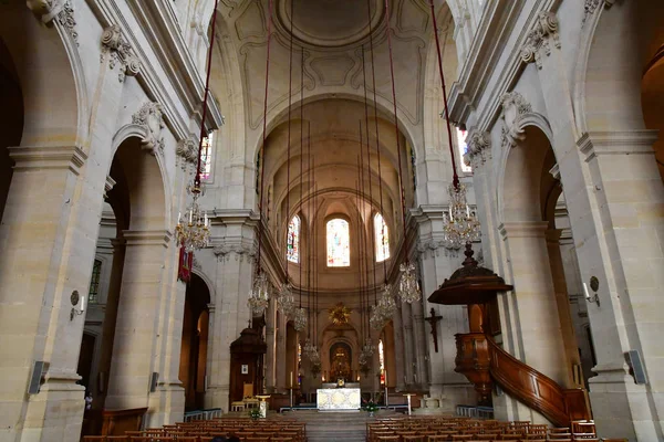 Versalles, Francia - 13 de agosto de 2016: Catedral de San Luis — Foto de Stock