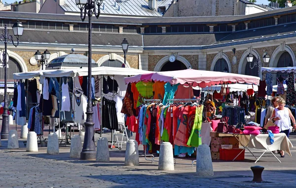 Versailles, France - august 13 2016 : picturesque city center in — Stock Photo, Image