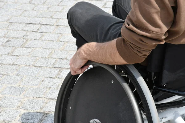 Les Mureaux, Frankrijk - 6 juni 2016: gehandicapte persoon in een whee — Stockfoto