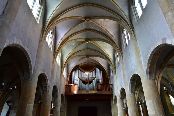 Metz, Francie - červenec 25 2016: malebný kostel Saint-Maximin — Stock fotografie