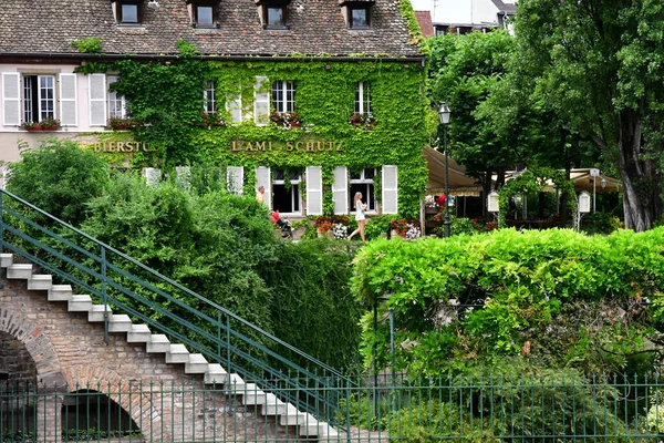 Strasburg, Francja - 22 lipca 2016: centrum malowniczego miasta — Zdjęcie stockowe