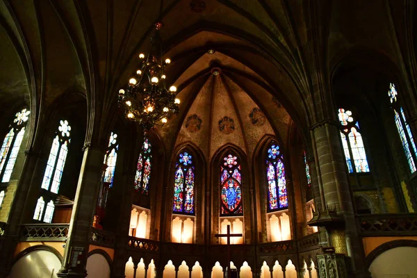 Estrasburgo, Francia - 24 de julio de 2016: pintoresca iglesia de San Pablo —  Fotos de Stock