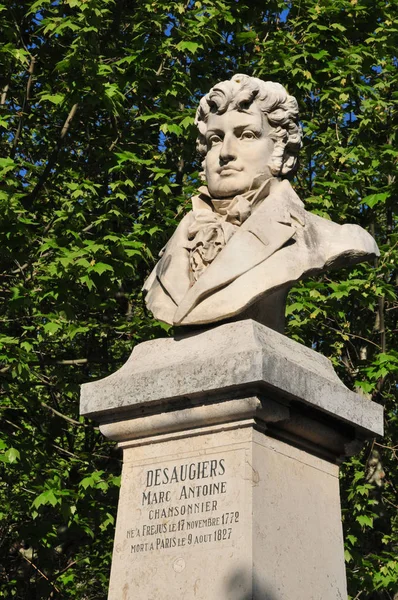 Frejus; Francja - kwietnia 2016 16: Marc Antoine Desaugiers pomnik — Zdjęcie stockowe