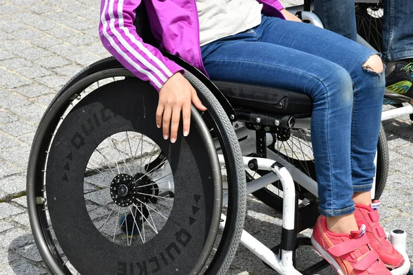 Les Mureaux, Francja - czerwiec 2016 6: osoby niepełnosprawne w tarczê — Zdjęcie stockowe