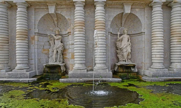 Chantilly, Francia - 14 de agosto de 2016: castillo de Chantilly — Foto de Stock