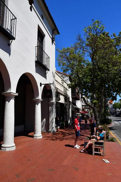 Santa Barbara, Estados Unidos - 15 de julio de 2016: pintoresca ciudad en verano — Foto de Stock