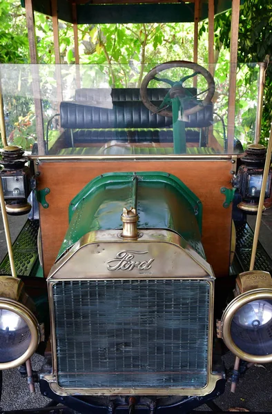 San Luis Obispo, USA - 15 luglio 2016: vecchia Ford in Apple Farm ho — Foto Stock