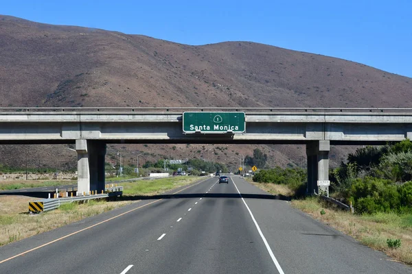 Санта-Моника, Калифорния, США - 15 июля 2016: дорога между Сант-Моникой — стоковое фото