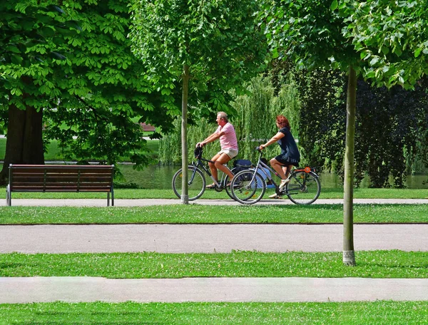 Štrasburk, Francie - Červenec 24 2016: Orangerie park v létě — Stock fotografie