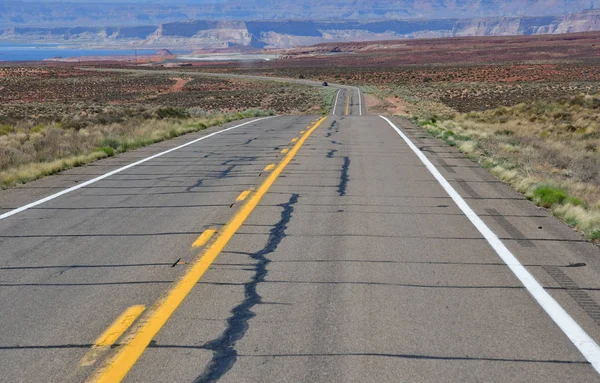 Arizona, EUA - 8 de julho de 2016: estrada entre Monument Valley e Pa — Fotografia de Stock