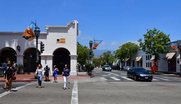 Santa Barbara, Estados Unidos - 15 de julio de 2016: pintoresca ciudad en verano — Foto de Stock