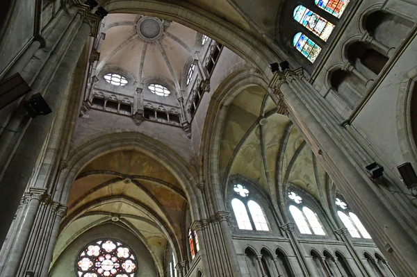 Epernay, Frankrike - july 26 2016: Notre Dame church – stockfoto