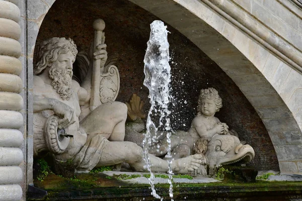 Chantilly, Francia - 14 de agosto de 2016: castillo de Chantilly — Foto de Stock