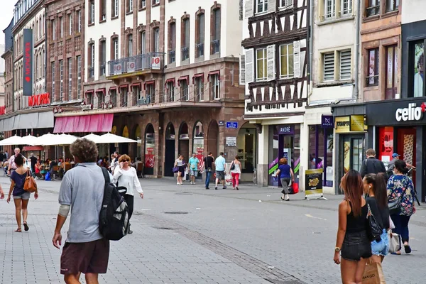 Estrasburgo, Francia - 22 de julio de 2016: el pintoresco centro de la ciudad — Foto de Stock