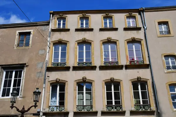 Metz, Frankrike - juli 25 2016: pittoreska gamla stad på sommaren — Stockfoto