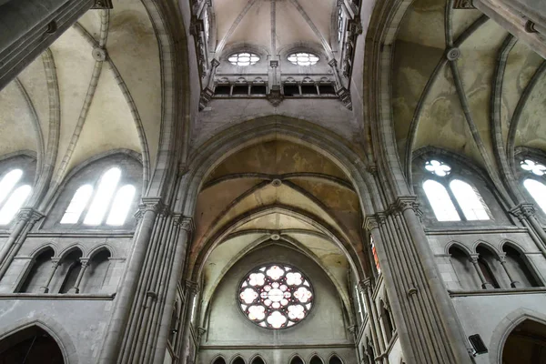 Épernay, France - juli 26 2016: Notre Dame church — Stockfoto