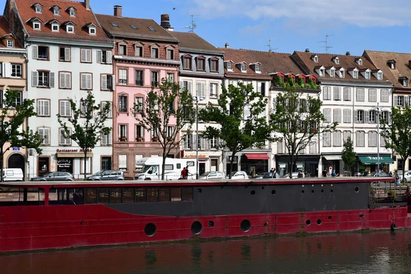Strasburg, Francja - 24 lipca 2016: centrum malowniczego miasta w s — Zdjęcie stockowe