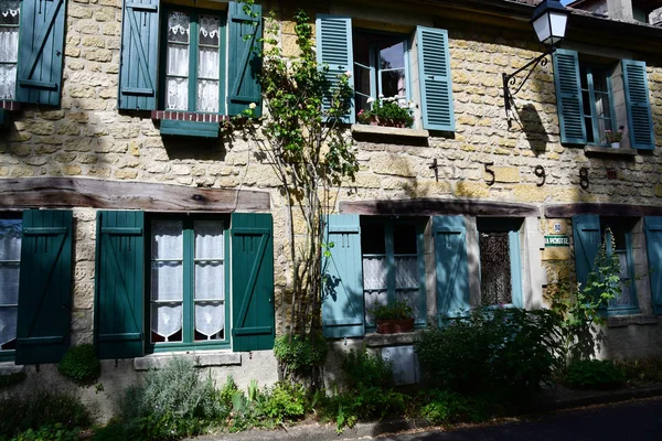 Auvers sur Oise , France - august 14 2016 : picturesque village — Stock Photo, Image